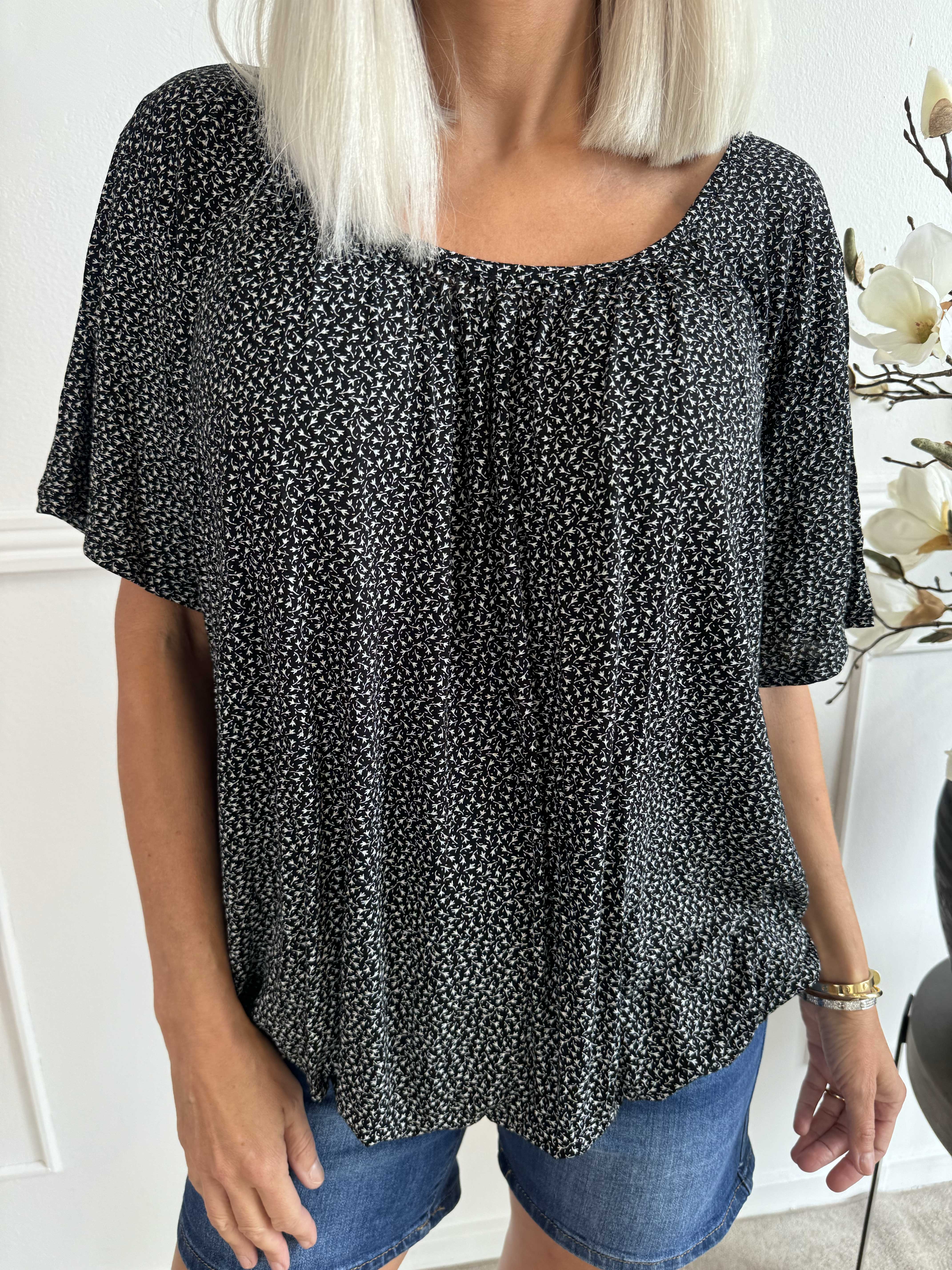 Miracle Flower T-shirt - Bluse i viskose med elastik forneden